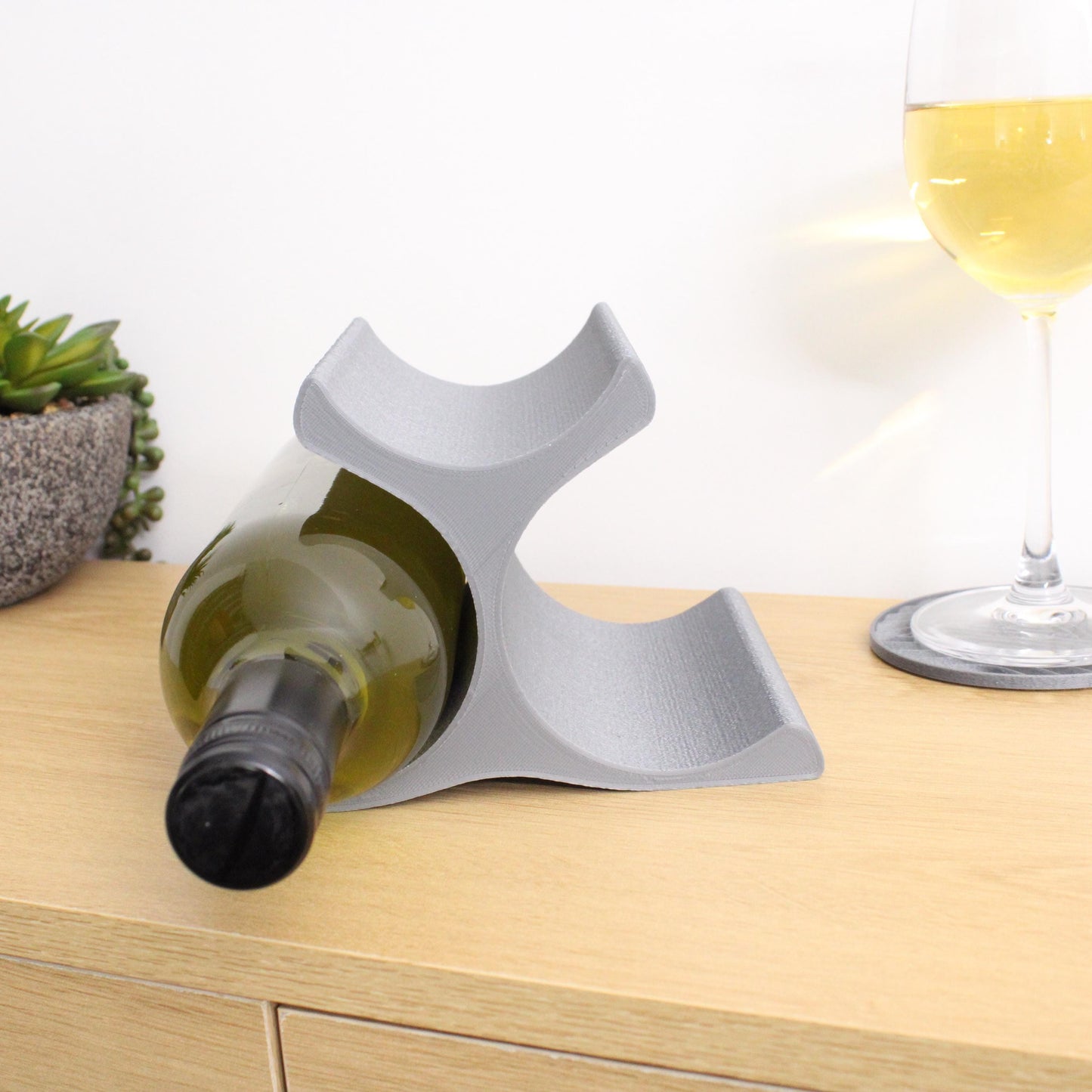 Countertop Wine Rack, Modern Pyramid Counter 3 Bottle Wine Stand, Vertical Display Wine Storage for Wine Lovers.