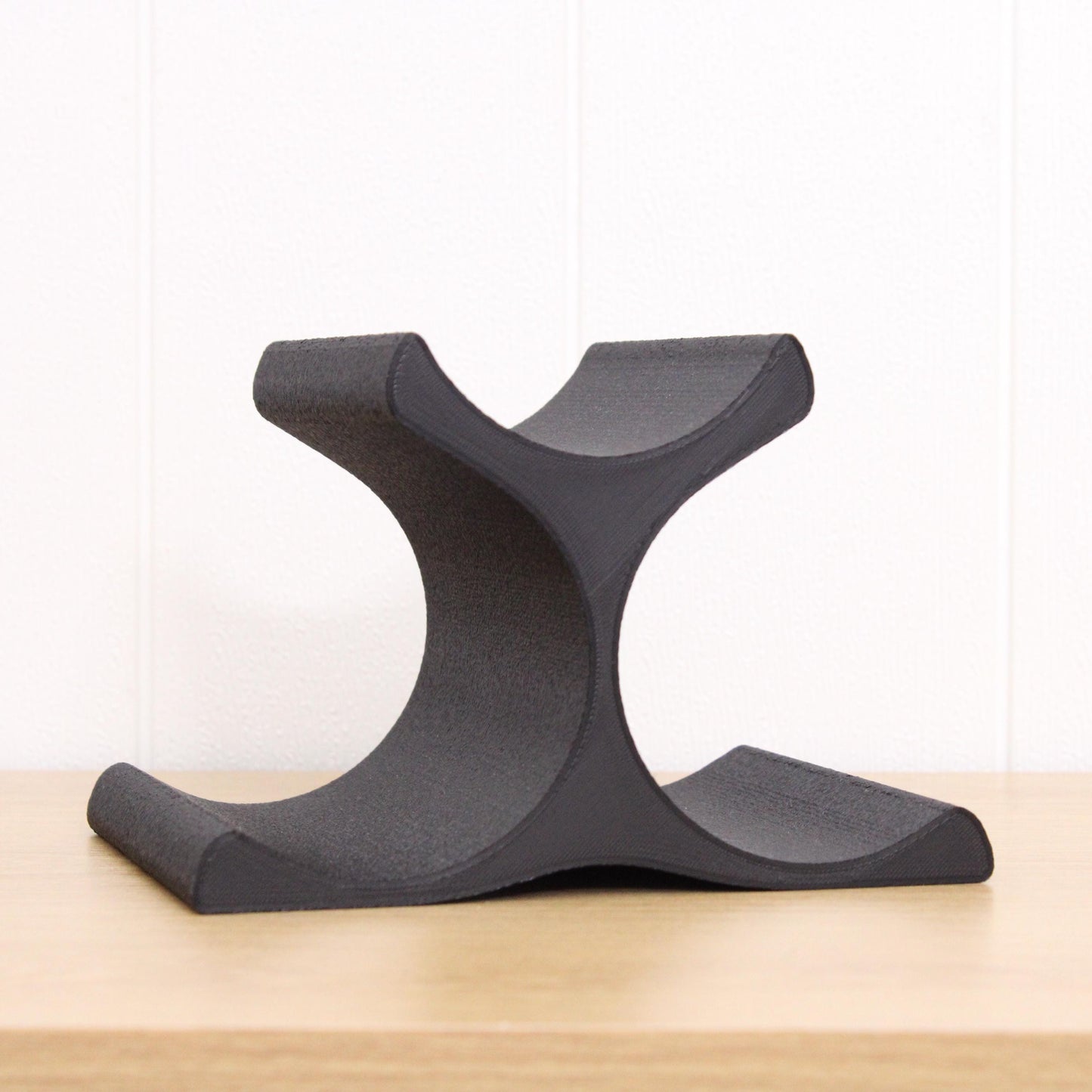Countertop Wine Rack, Modern Pyramid Counter 3 Bottle Wine Stand, Vertical Display Wine Storage for Wine Lovers.